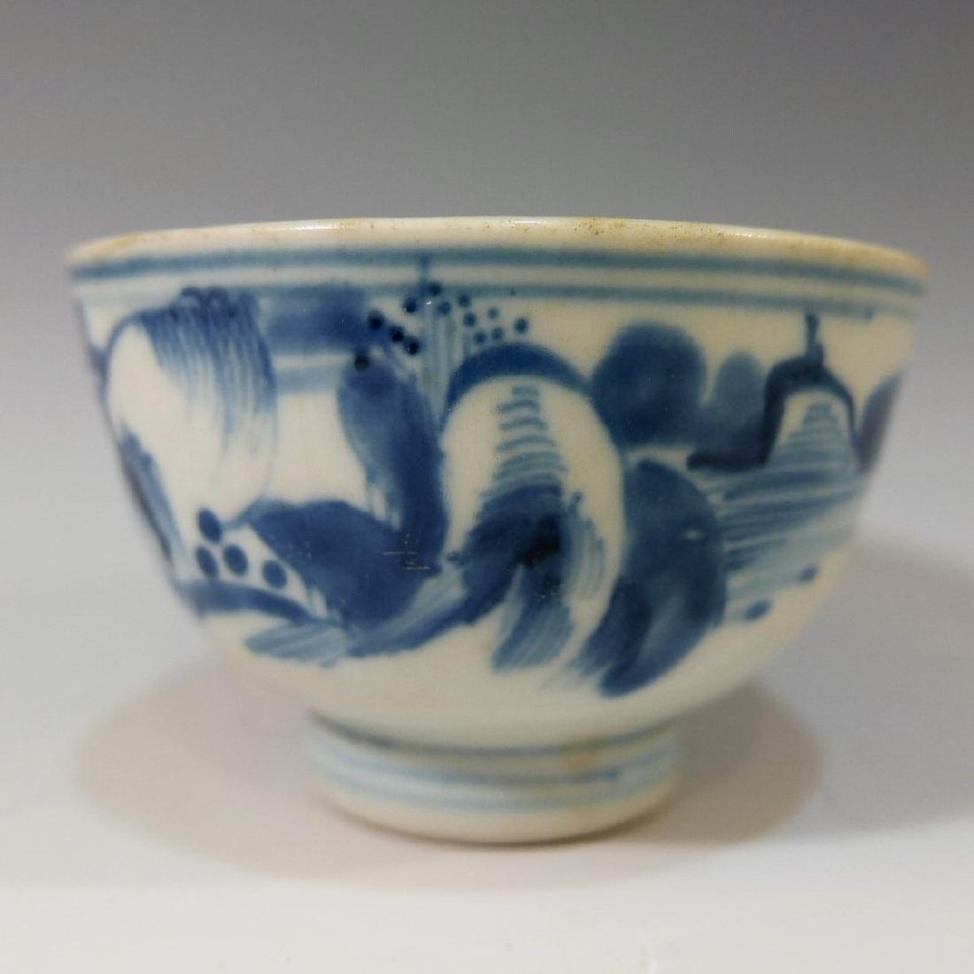 CHINESE ANTIQUE BLUE WHITE PORCELAIN CUP - MING DYNASTY: NO RESERVE ON THIS LOT! CHINESE ANTIQUE BLUE WHITE PORCELAIN CUP - MING DYNASTY 8 CM WIDE PROVENANCE - AN IMPORTANT WASHINGTON DC JAPANESE COLLECTION OF MING BLUE AND WHITE PORCELAINS AND EARLY CERAMI
