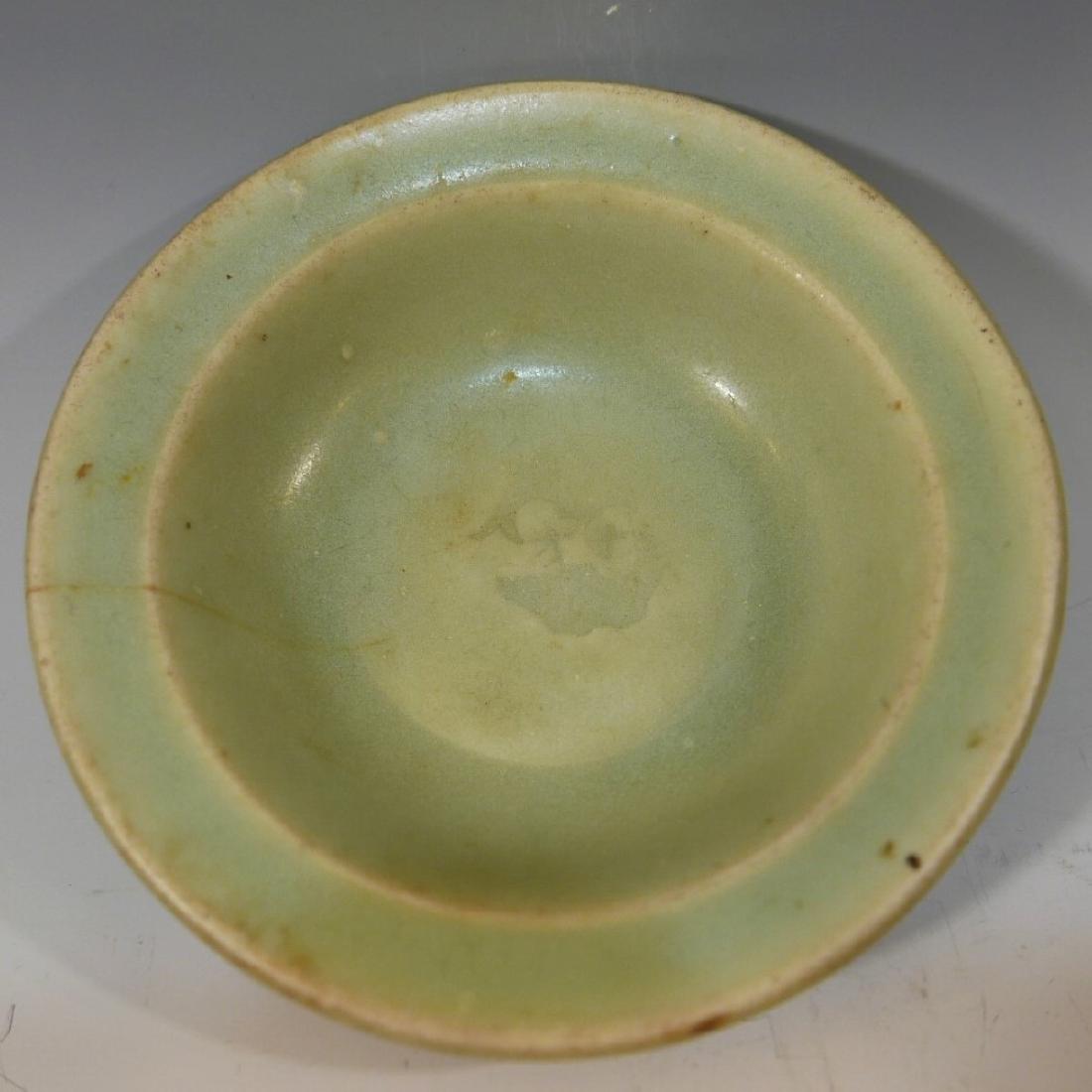CHINESE ANTIQUE SONG DYNASTY CELADON PORCELAIN BOWL: NO RESERVE ON THIS LOT! CHINESE ANTIQUE SONG DYNASTY CELADON PORCELAIN BOWL 12.5 CM WIDE PROVENANCE - AN IMPORTANT WASHINGTON DC JAPANESE COLLECTION OF MING BLUE AND WHITE PORCELAINS AND EARLY CERAMIC