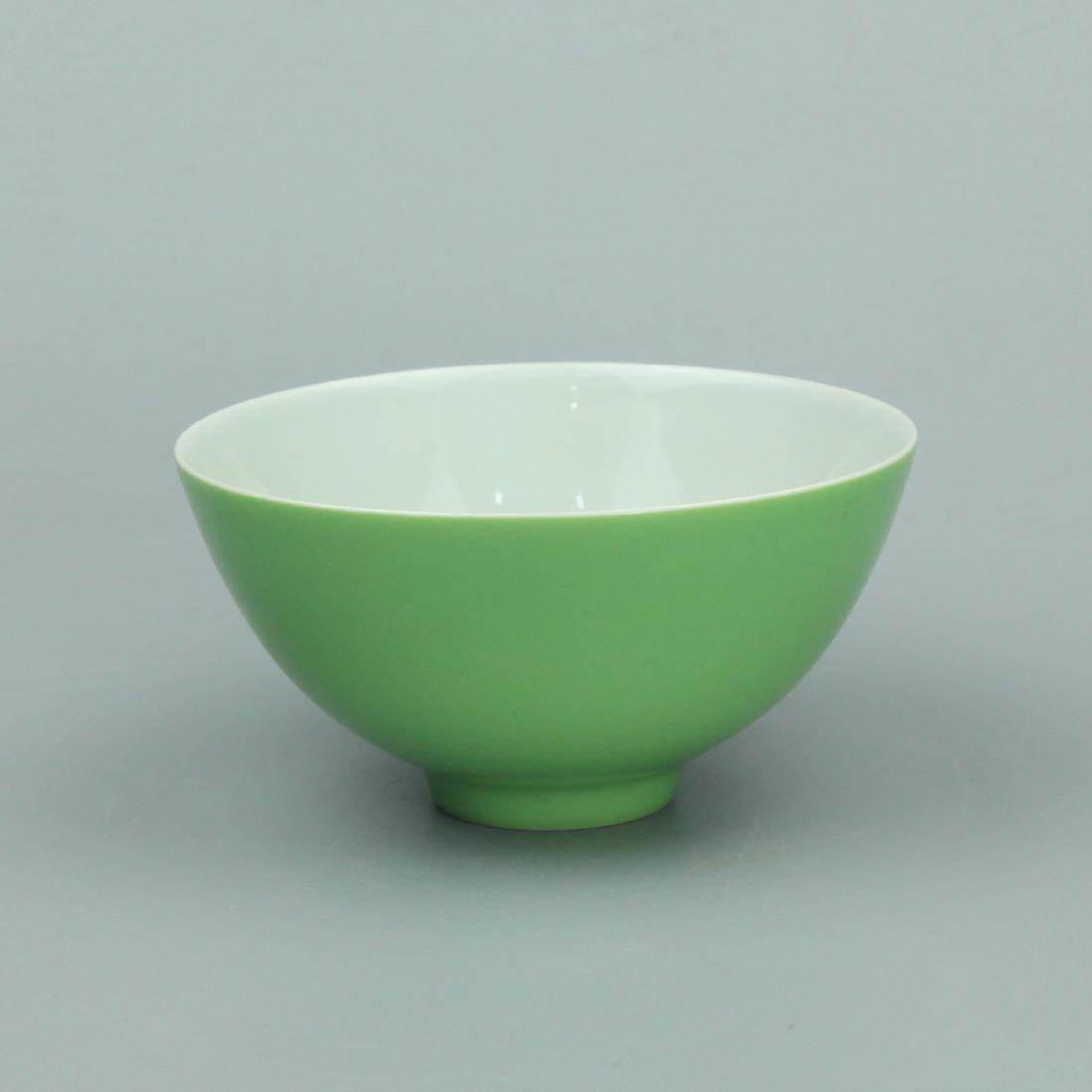 Chinese green glaze porcelain bowl, Yongzheng mark. (1 of 6)
