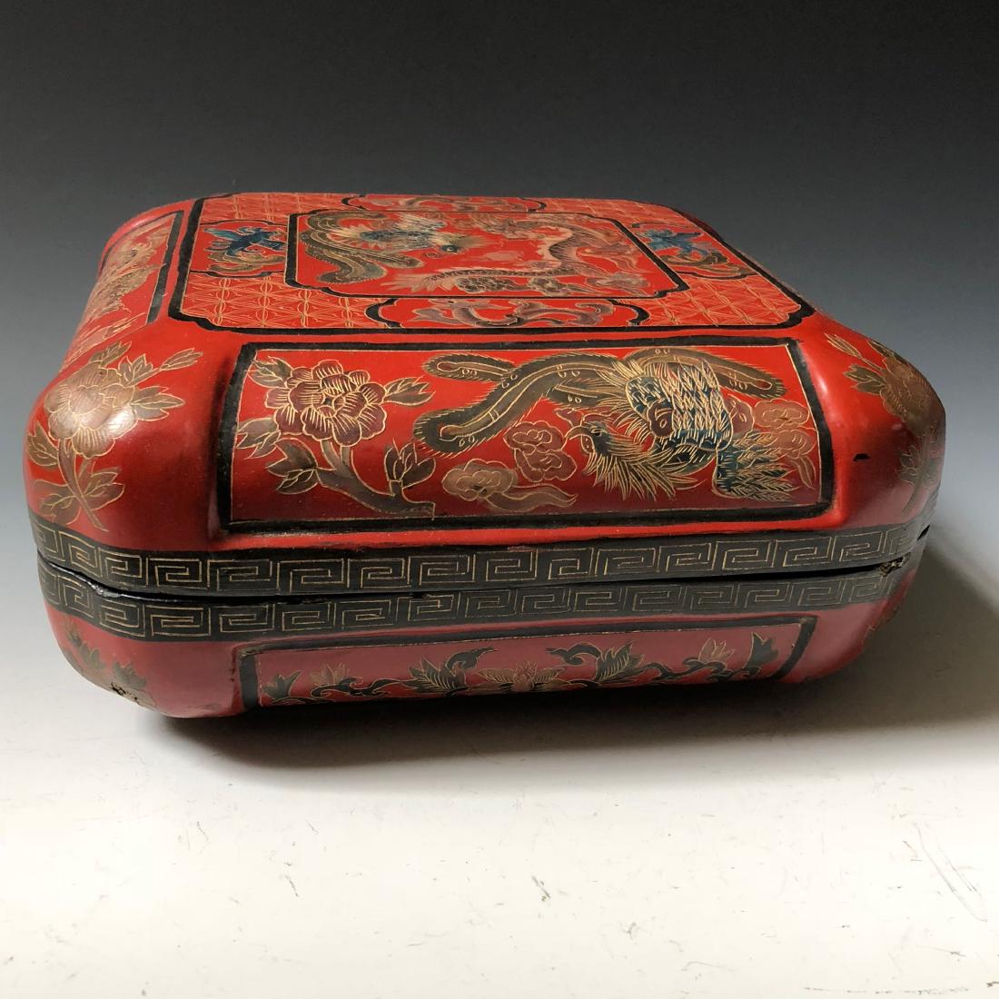 A BEAUTIFUL CHINESE ANTIQUE RED LACQUER BOX (1 of 7)