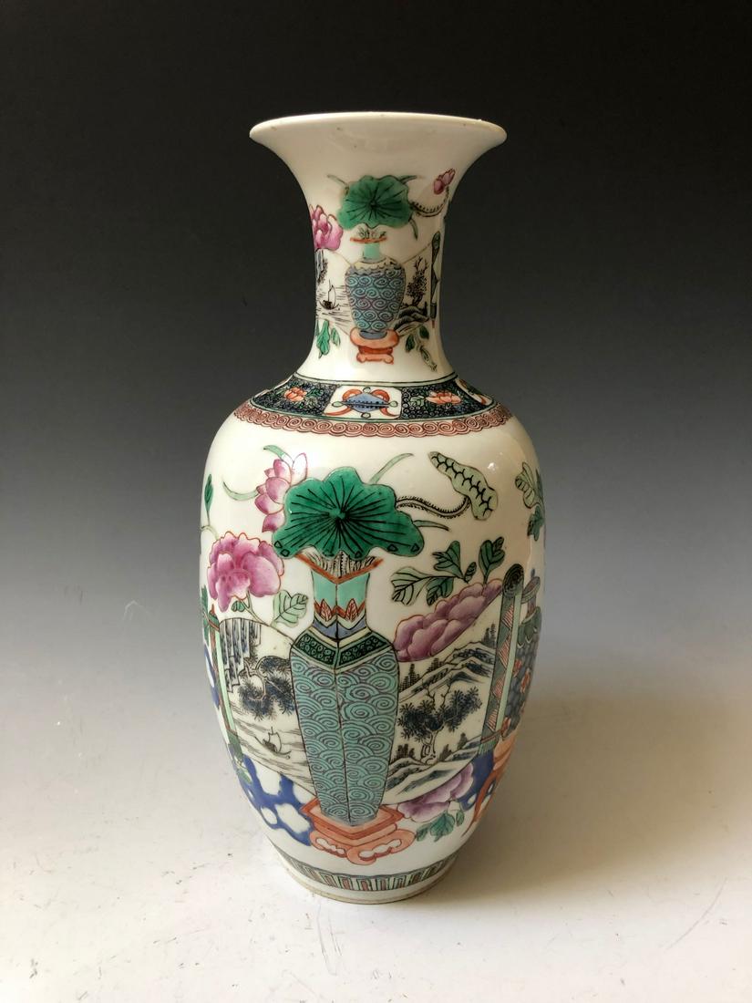 A CHINESE ANTIQUE FAMILLE ROSE PORCELAIN VASE,19C (1 of 7)
