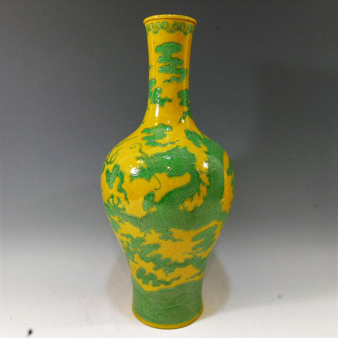 IMPERIAL CHINESE YELLOW GROUND GREEN DRAGON VASE - (1 of 9)