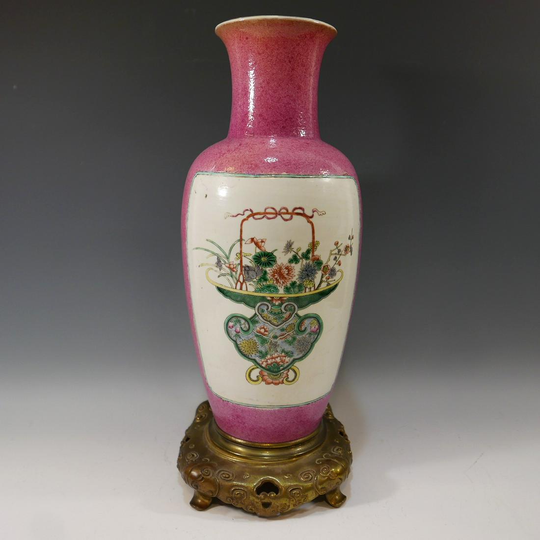 LARGE CHINESE ANTIQUE FAMILLE ROSE ROULEAU VASE - 19TH: LARGE CHINESE ANTIQUE FAMILLE ROSE ROULEAU VASE - 19TH CENTURY. 51 CM TALL. PROVENANCE - ALEXANDRIA VA ESTATE