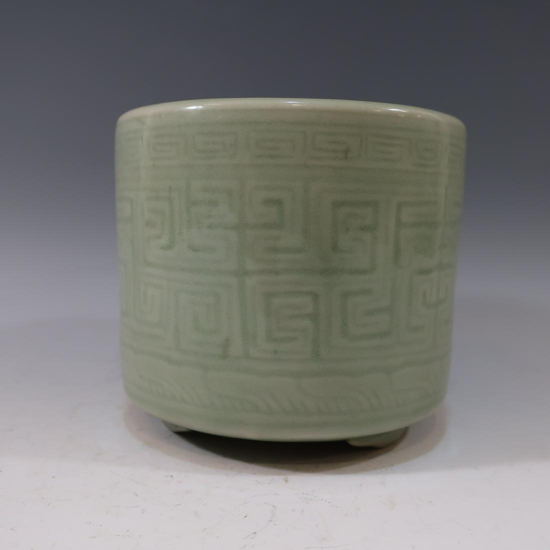 CHINESE ANTIQUE LONGQUAN TRIPOD CENSOR - MING DYNASTY (1 of 5)