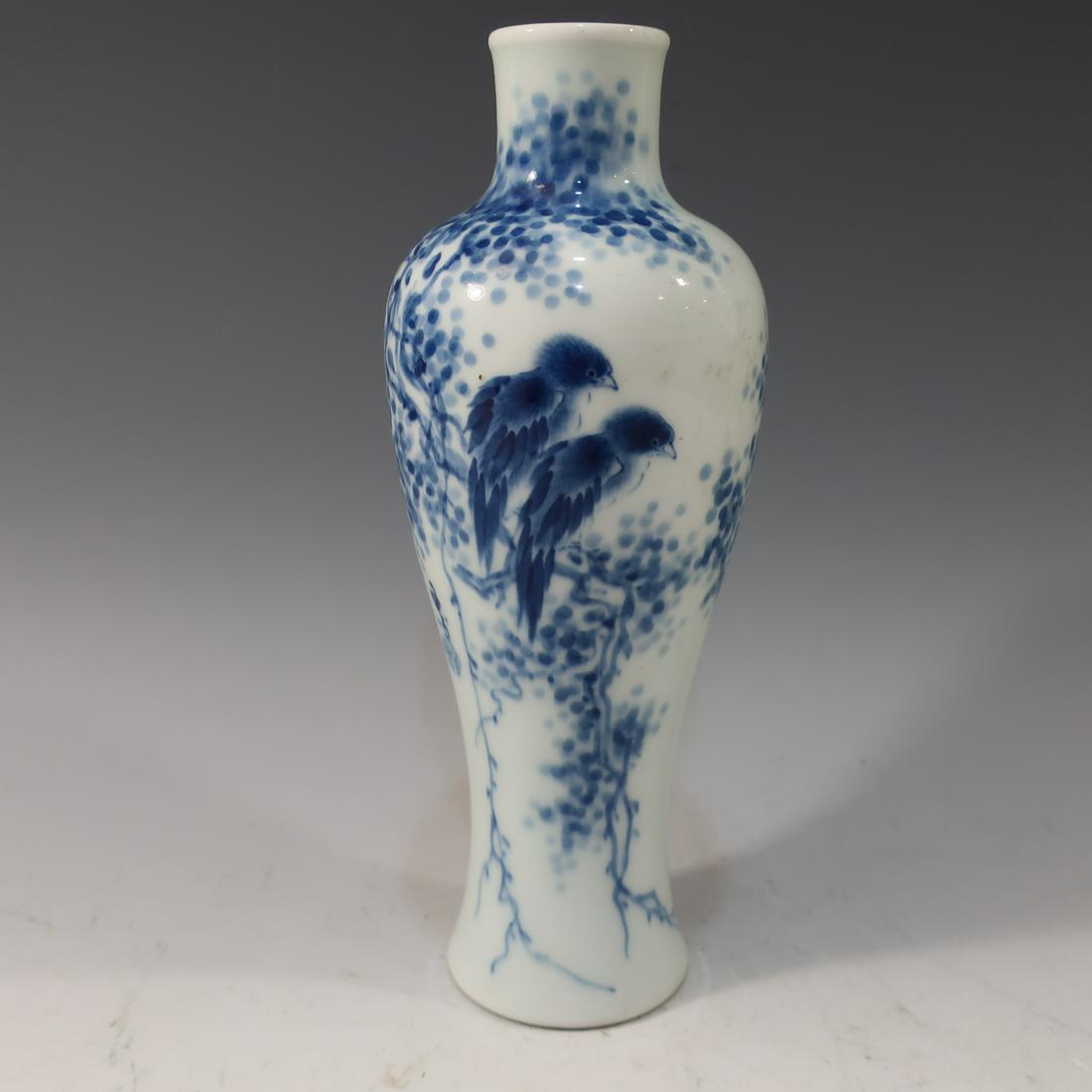 CHINESE ANTIQUE BLUE WHITE VASE - WANG BU MARKED (1 of 5)