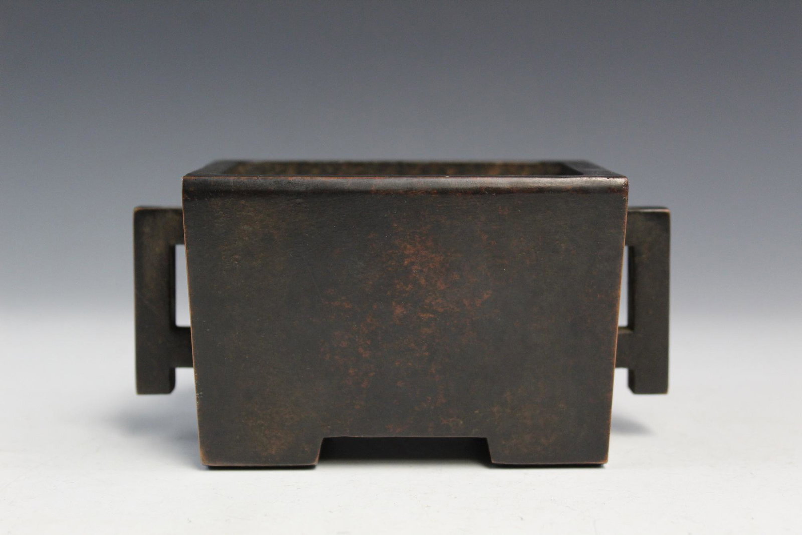 Chinese bronze incense burner. Ming mark. (1 of 3)