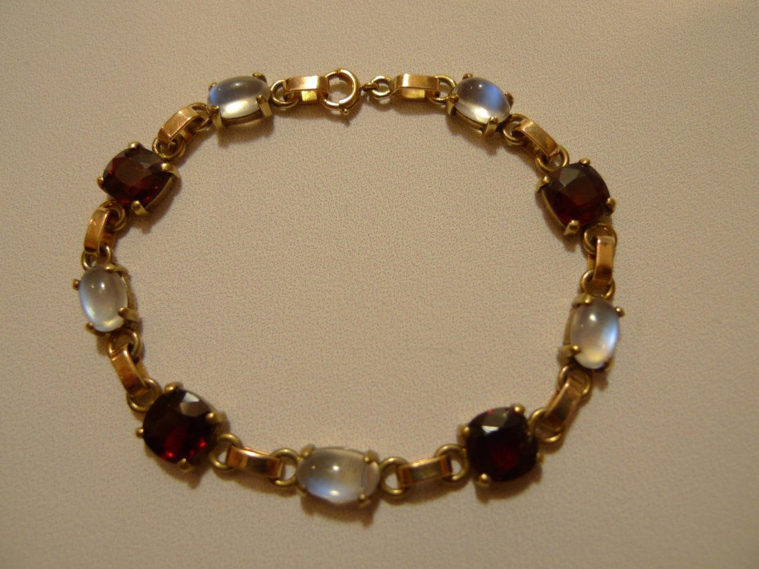 14k GOLD MOONSTONE BRACELET 10G 6.5": 14k GOLD MOONSTONE BRACELET. ALL NATURAL MOONSTONE. 14k HALLMARKED. 10G 6.5"