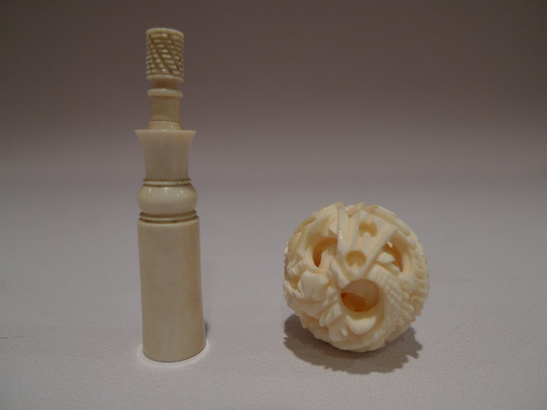 CHINESE IVORY SNUFF BOTTLE AND PUZZLE BALL: CHINESE IVORY SNUFF BOTTLE AND PUZZLE BALL. 2.5" & 1.25"