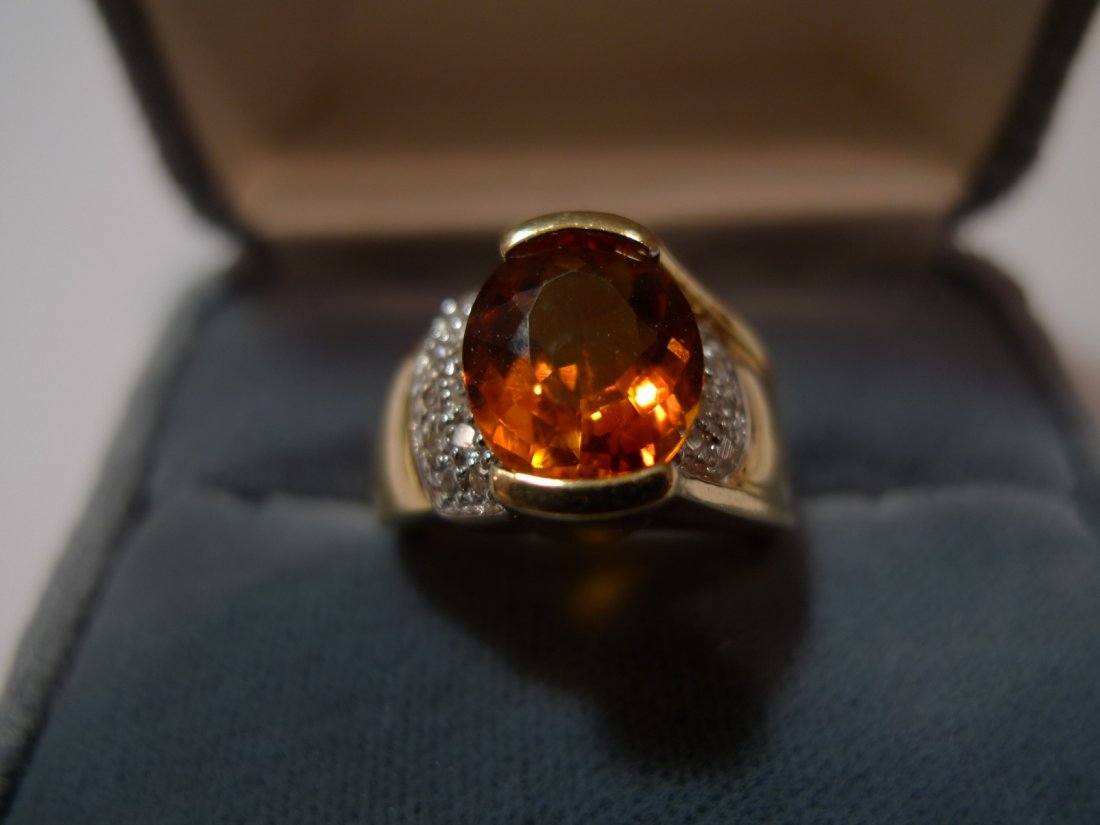 14K GOLD DIAMOND CITRINE RING SZ 6 8 G: 14K GOLD DIAMOND CITRINE RING. REAL DIAMOND AND CITRINE (10X8MM) SZ 6, 8 G 14K HALLMARKED