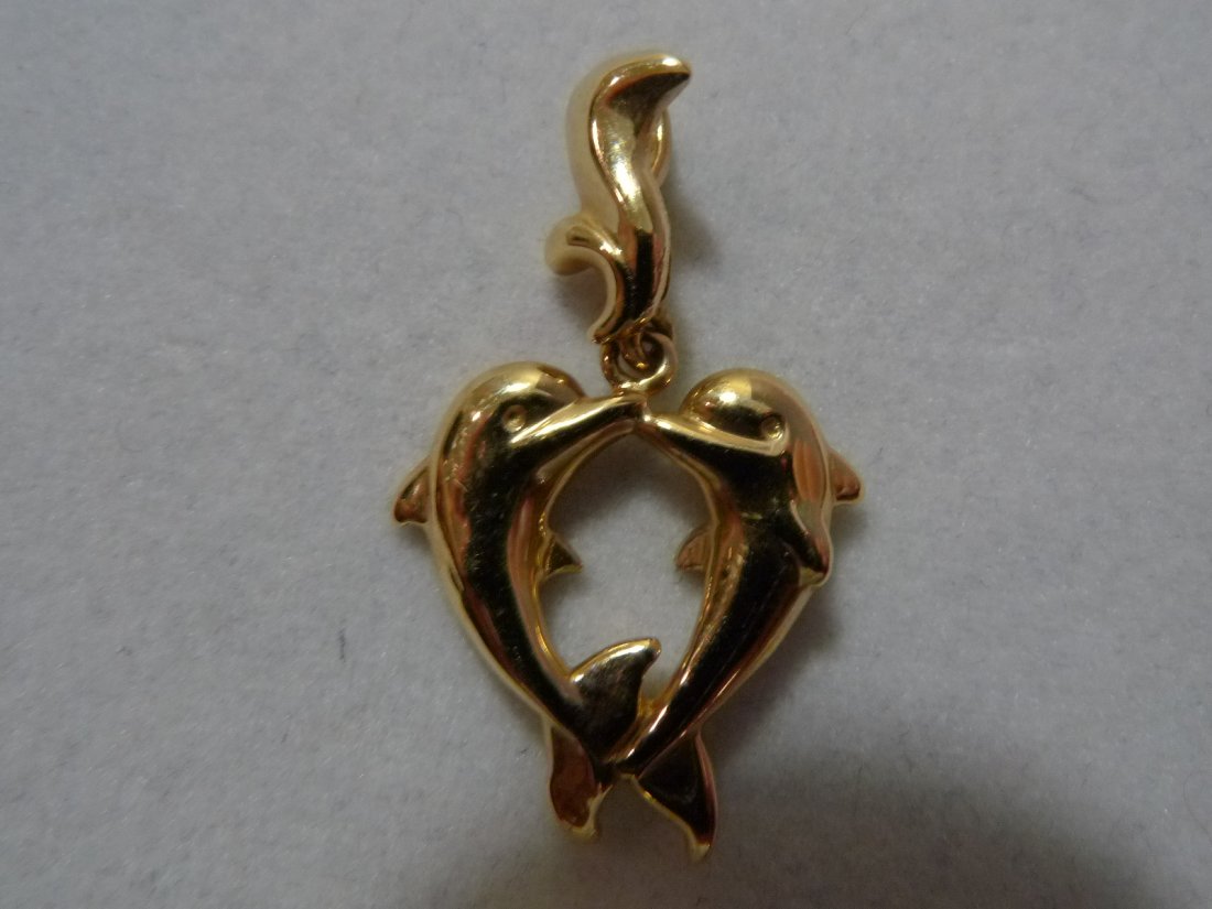14K SOLID GOLD TWIN DOLPHIN PIESCES SIGN PENDANT 2.2: 14K SOLID GOLD TWIN DOLPHIN PIESCES SIGN PENDANT 2.2 GRAM 22 X 16 MM