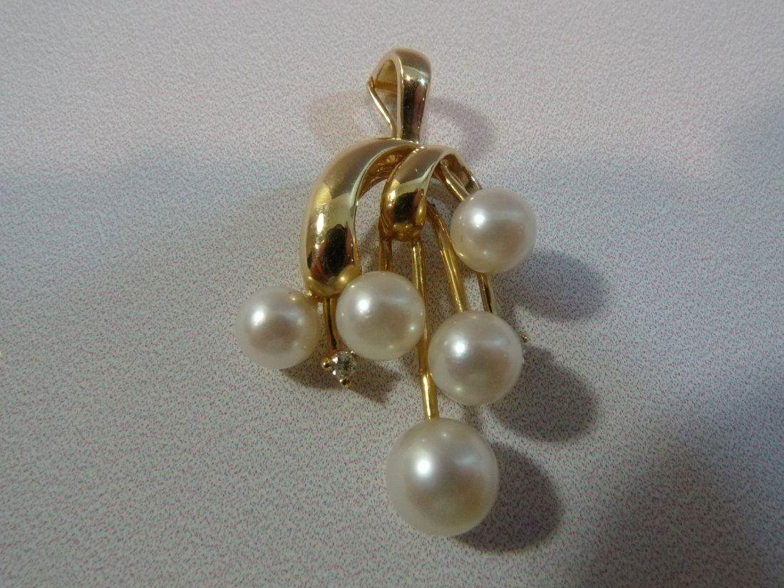 14K SOLID GOLD PEARL PENDANT 3.6 GRAM: 14K SOLID GOLD PEARL PENDANT 3.6 GRAM 34 X 19 MM