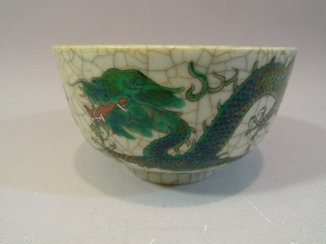 ANTIQUE CHINESE CRACKLE GREEN DRAGON PORCELAIN BOWL: ANTIQUE CHINESE CRACKLE GREEN DRAGON PORCELAIN BOWL KANGXI MARK. 19TH CENTURY (GUANGXU PERIOD) 11.5 CM. PROVENANCE: POTOMAC MD ESTATE
