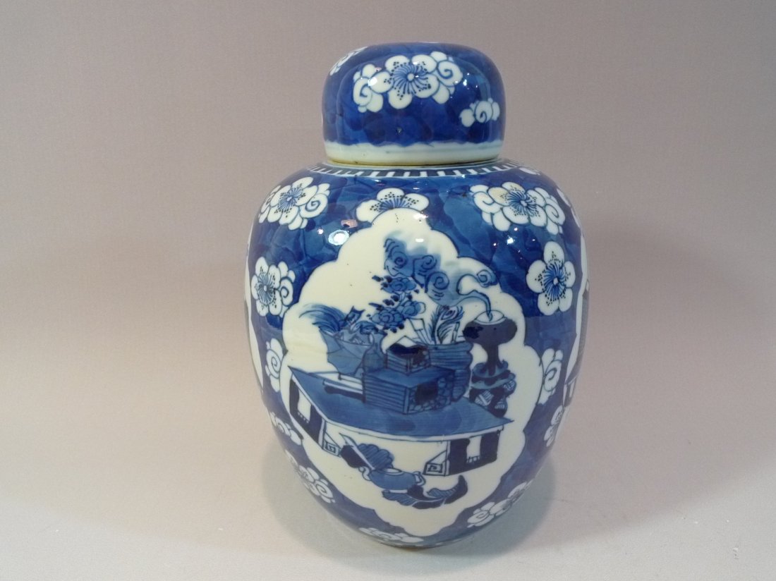 ANTIQUE CHINESE BLUE WHITE PORCELAIN GINGER JAR QING: ANTIQUE CHINESE BLUE WHITE PORCELAIN GINGER JAR QING DYNASTY. KANGXI PERIOD. DOUBLE CIRCLE MARK ON BASE. 23 CM TALL PROVENANCE: WASHINGTON DC ESTATE