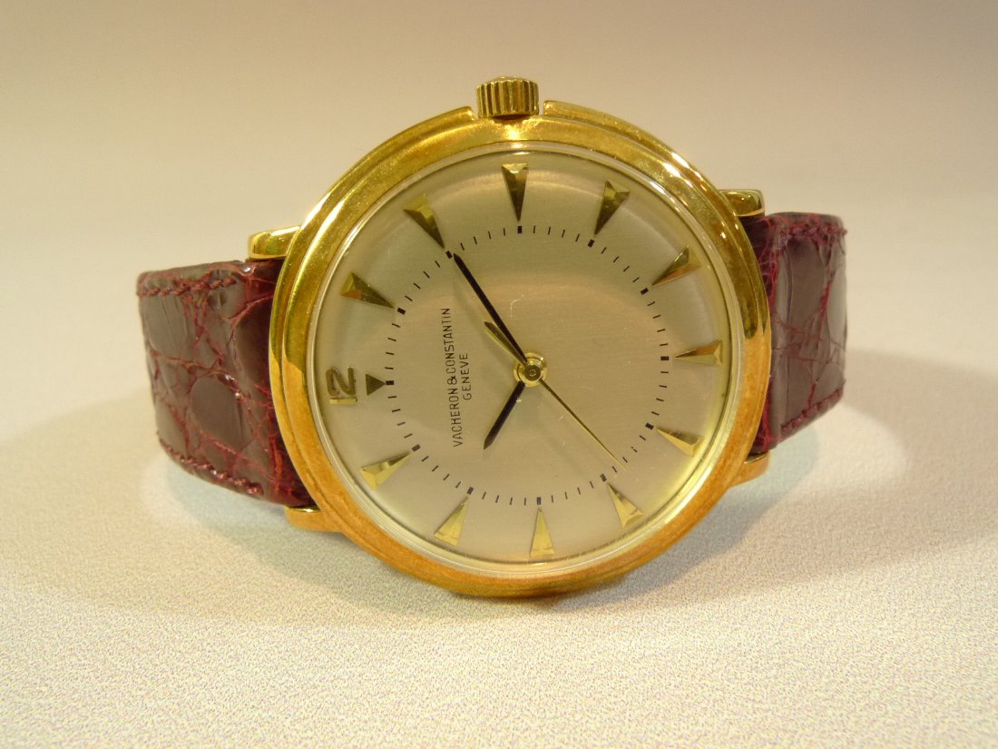 VACHERON & CONSTANTIN 4986 18K GOLD MENS WATCH ORIGINAL: VACHERON & CONSTANTIN 4986 SOLID 18K MEN WATCH. MANUAL WIND MECHANICAL MOVEMENT. SUPER THIN. ORIGINAL 18K GOLD BUCKLE WITH 90% NEW ALLIGATOR STRAP. SERIAL NUMBER 352915 34MM