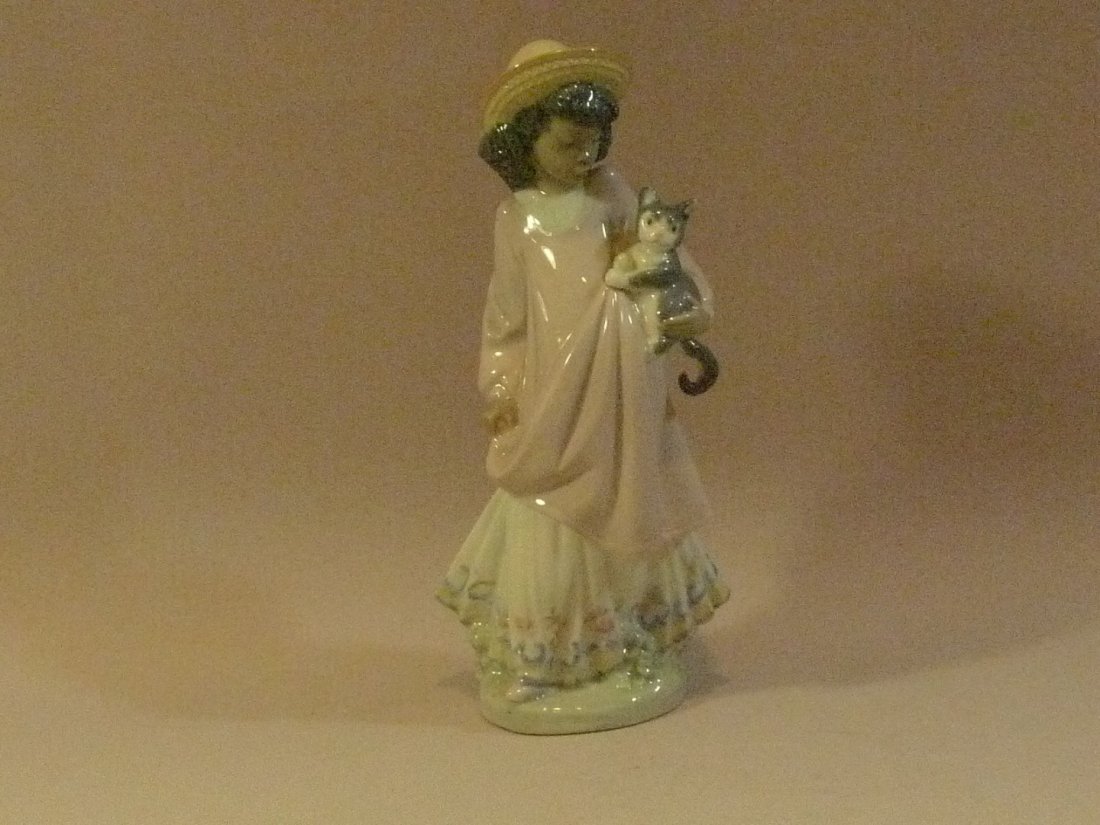 SPANISH LLADRO GIRL WITH CAT FIGURINE: SPANISH LLADRO GIRL WITH CAT FIGURINE 20 CM TALL