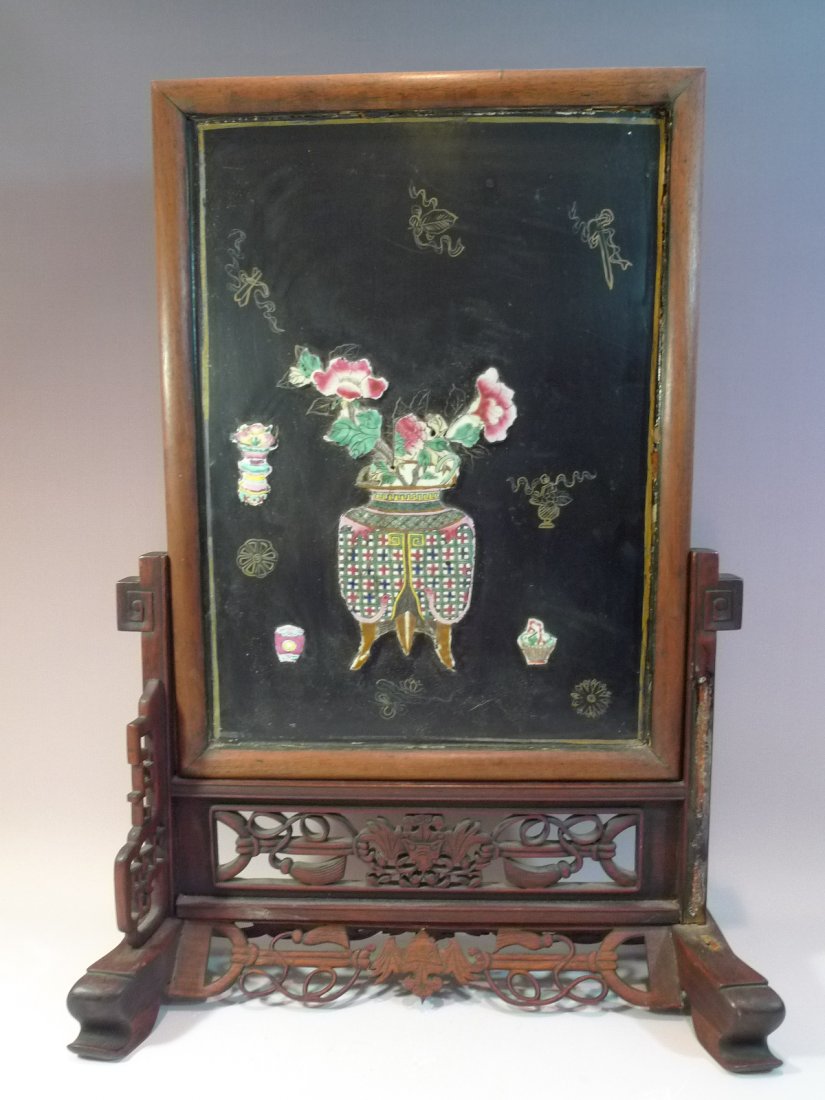LARGE ANTIQUE CHINESE ROSEWOOD & FAMILLE ROSE SCREEN: LARGE ANTIQUE CHINESE ROSEWOOD & FAMILLE ROSE PORCELAIN SCREEN QING 19 C. 68 CM TALL. PROVENANCE - WASHINGTON DC ESTATE