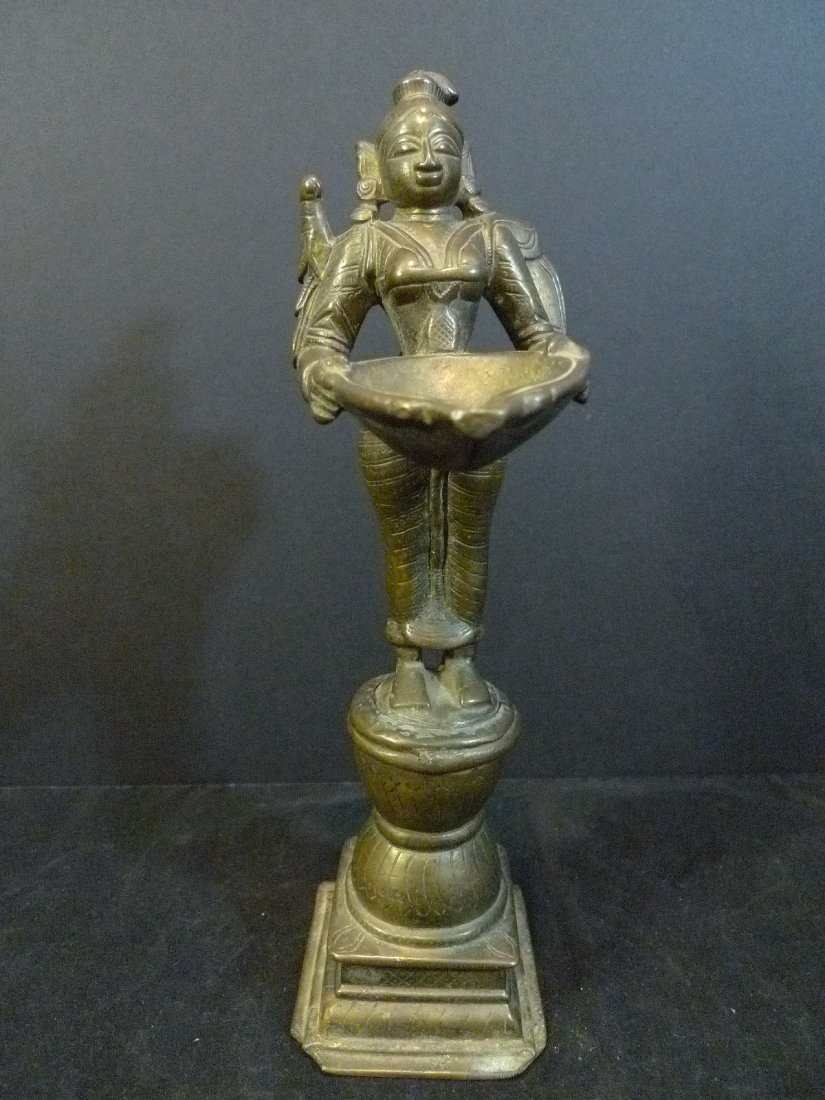 ANTIQUE THAI GILT BRONZE BUDDHA FROM THE ZANESVILLE: ANTIQUE THAI GILT BRONZE BUDDHA FROM THE ZANESVILLE MUSEUM 19TH CENTURY. 27 CM TALL. WITH MUSEUM MARK. PROVENANCE - ZANESVILLE OH MUSEUM EX COWAN AUCTION