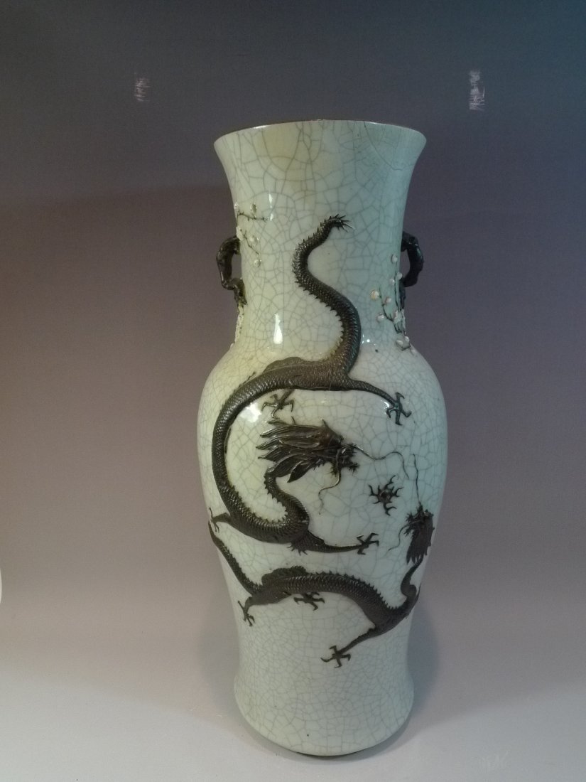 LARGE ANTIQUE CHINESE GE TYPE DRAGON VASE CHENGHUA MARK: LARGE ANTIQUE CHINESE GE TYPE DRAGON VASE CHENGHUA MARK 19 C. 61 CM TALL. PROVENANCE - WASHINGTON DC ESTATE