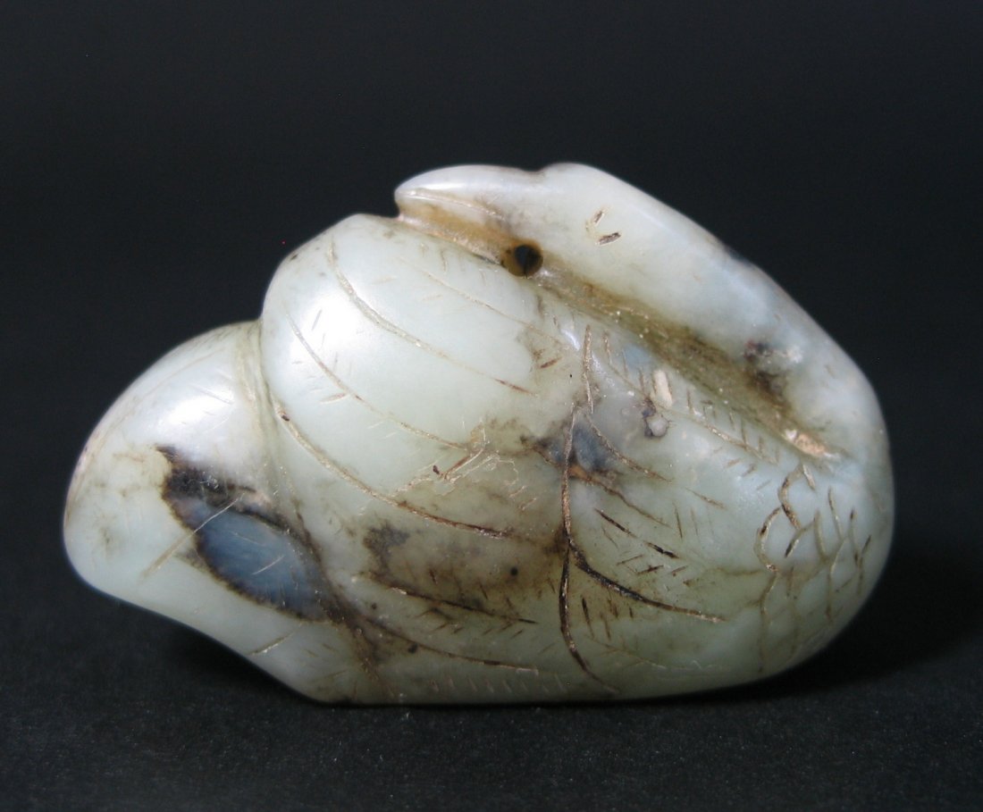 Antique Chinese Jade Carved Swan: Antique Chinese Jade Carved Swan. Ht: 3 cm. L: 5 cm.