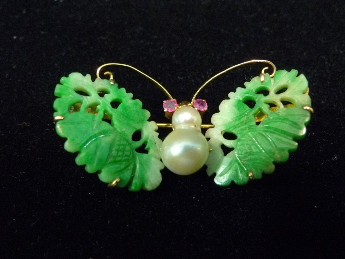 ART DECO ANTIQUE CHINESE GOLD NATURAL JADEITE BUTTERFLY: ART DECO ANTIQUE CHINESE GOLD NATURAL JADEITE BUTTERFLY PIN. RUBY EYES AND PEARL BODY. GUARANTEED NATURAL UNTREATED JADEITE. 40MM LONG