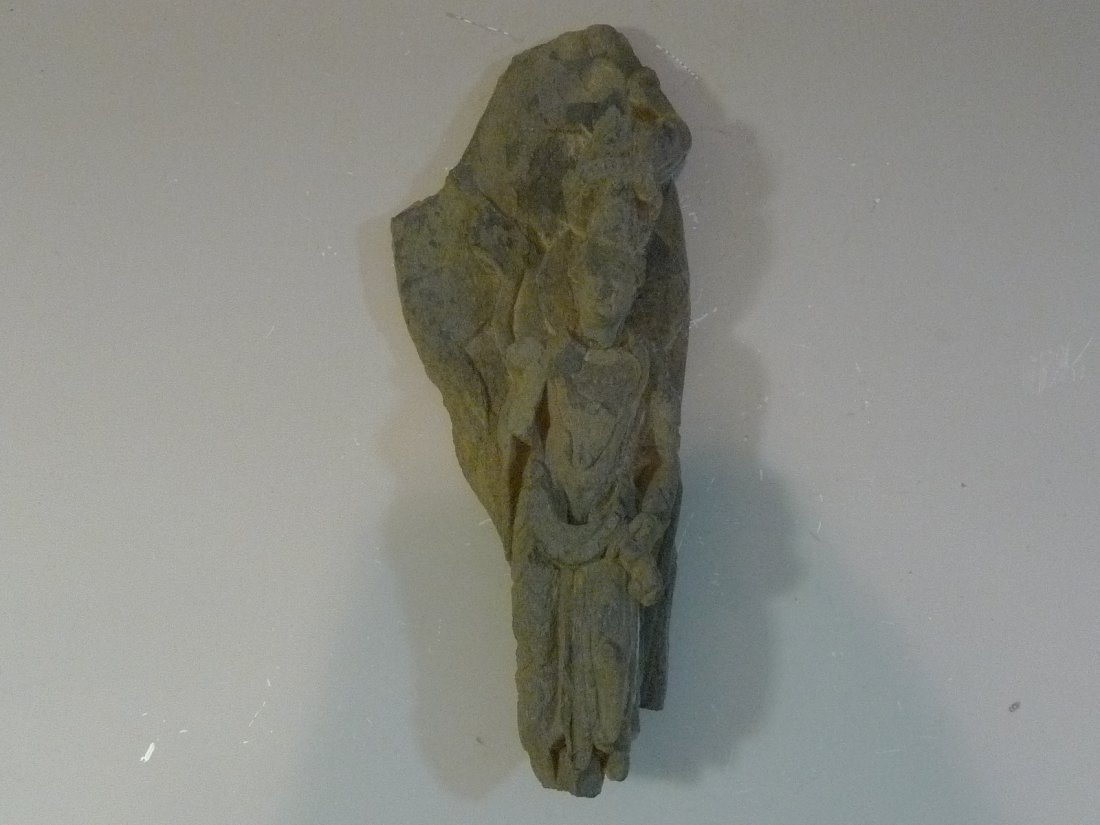 ANTIQUE CHINESE STONE CARVED GUANYIN NORTHERN WEI: ANTIQUE CHINESE STONE CARVED GUANYIN NORTHERN WEI DYNASTY CIRCA 400-500AD - 35 CM TALL. PROVENANCE - WASHINGTON DC ESTATE