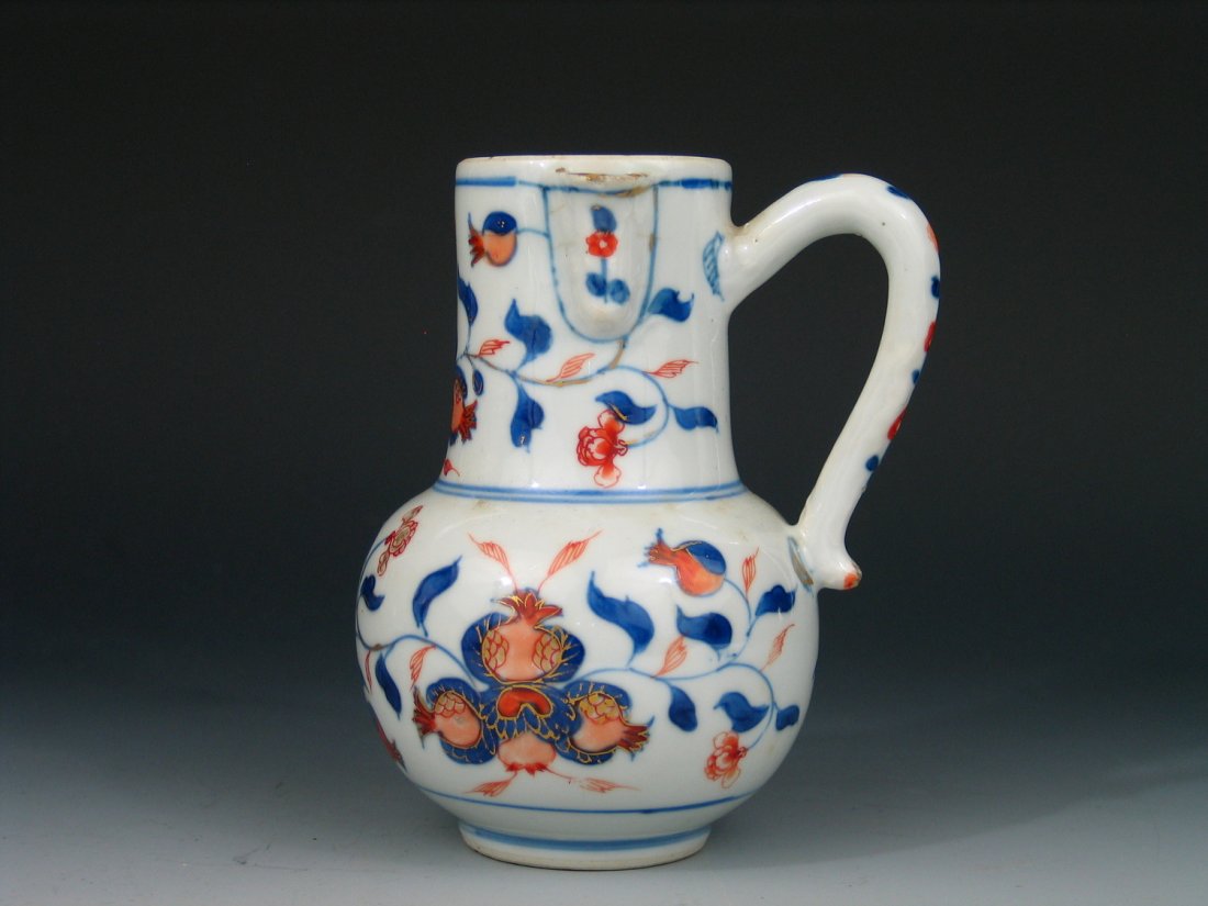 Antique Chinese Export Imari Porcelain Creamer.: Antique Chinese Export Imari Porcelain Creamer. Ht: 5 1/2 inches. PROVENANCE: From the collection of Renee Rush, Elkins Park, PA.