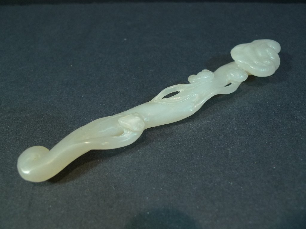 MAGNIFICENT ANTIQUE CHINESE HETIAN WHITE JADE RUYI: MAGNIFICENT ANTIQUE CHINESE HETIAN WHITE JADE RUYI SCEPTER 18TH CENTURY. GUARANTEED HETIAN JADE. 17 CM LONG 78.7 GRAMS. PROVENANCE - WASHINGTON DC ESTATE.