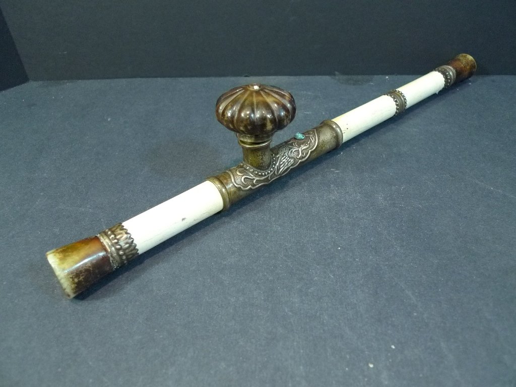 ANTIQUE CHINESE IVORY OPIUM PIPE 19TH CENTURY: ANTIQUE CHINESE IVORY OPIUM PIPE 19TH CENTURY. 43 CM LONG. REMOVEABLE END AND KNOB. PROVENANCE - WASHINGTON DC ESTATE