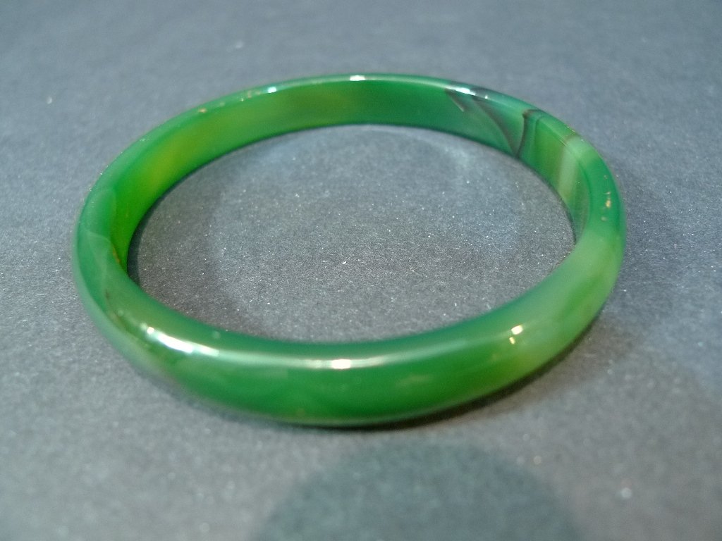 CHINESE GREEN AGATE BANGLE BRACELET (1 of 10)