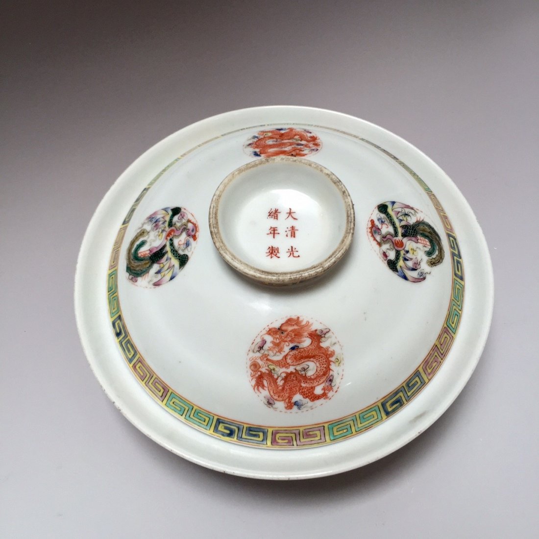 A CHINESE ANTIQUE FAMILLE ROSE PORCELAIN DISH, 19TH (1 of 4)