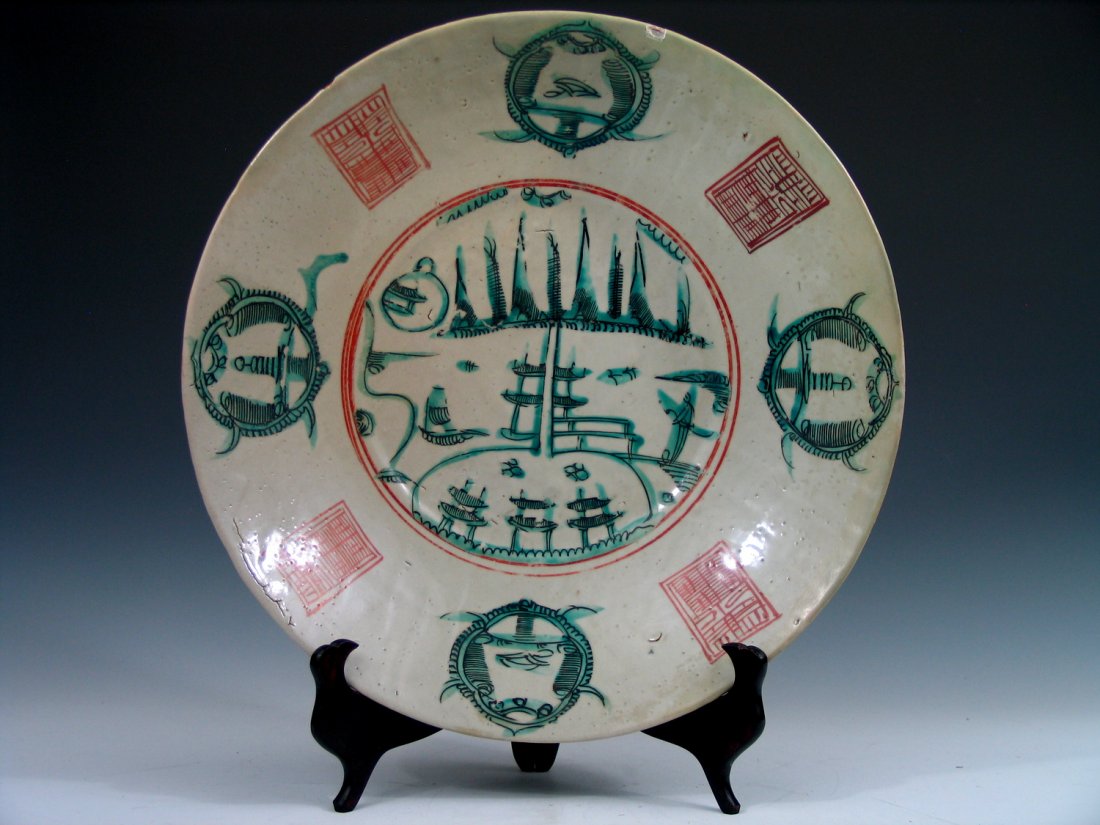 Chinese Famille Rose Porcelain Charger, Ming Dynasty.: Chinese Famille Rose Porcelain Charger, Ming Dynasty. Diameter 37 cm.