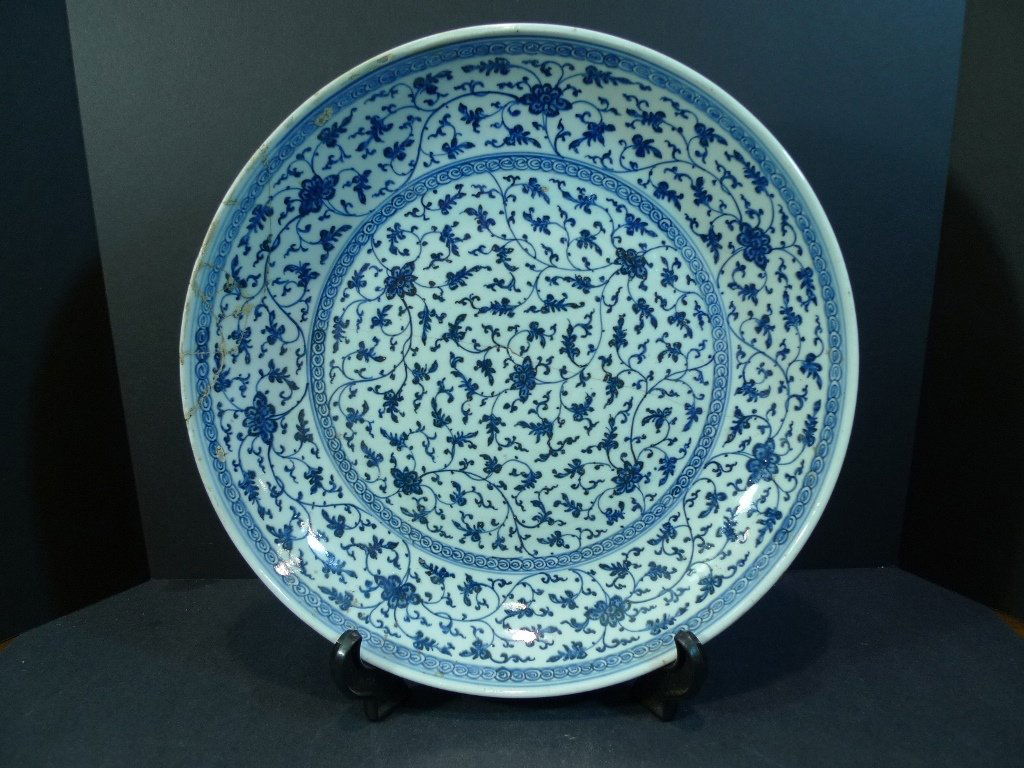 IMPORTANT CHINESE BLUE WHITE PORCELAIN CHARGER - MING (1 of 8)