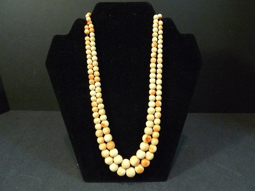CHINESE CARVED DEEPSEA SHELL "CHEQU" BEADS NECKLACE (1 of 9)