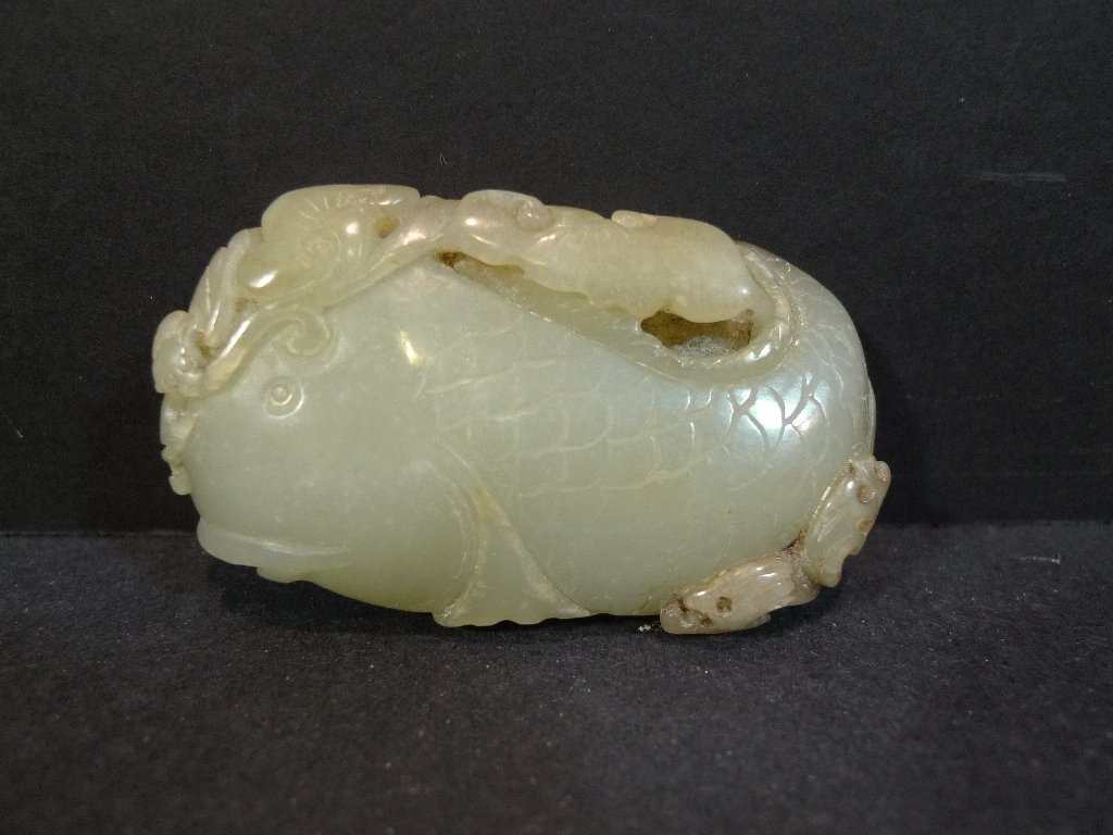 CHINESE HETIAN JADE CARVED FISH PENDANT (1 of 7)