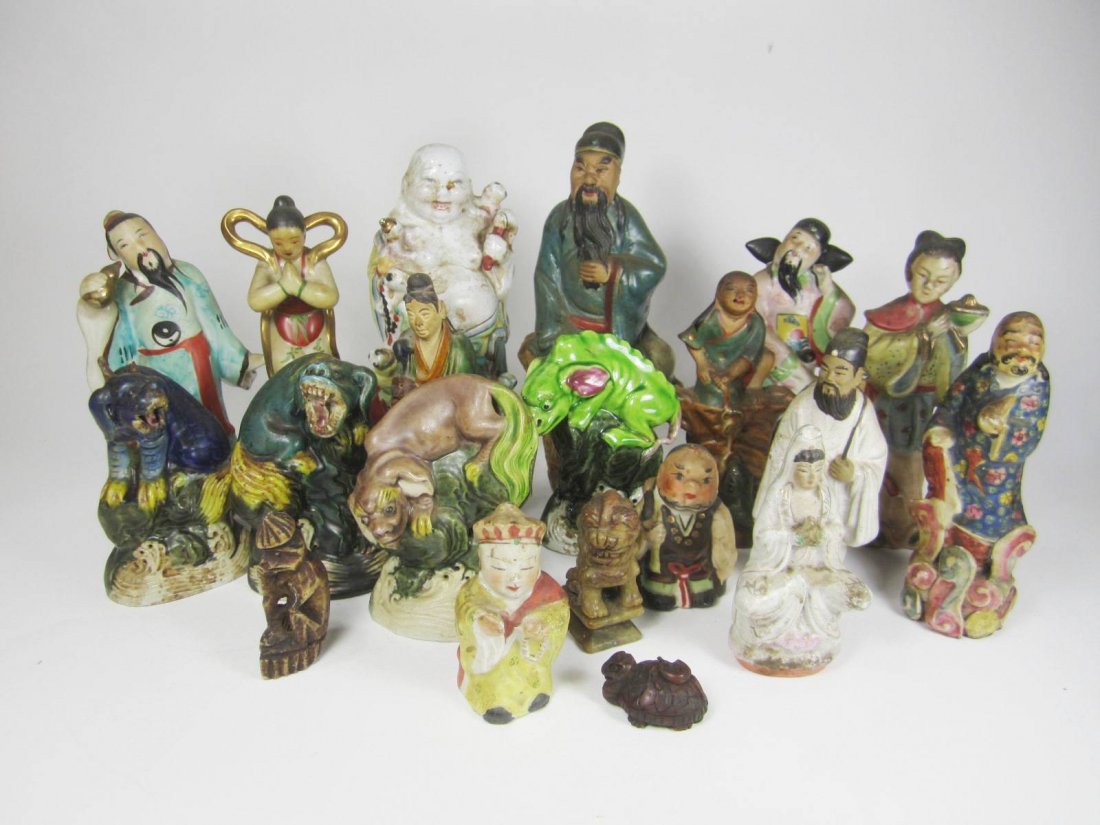 LOT OF 20 PIECES OF CHINESE PORCELAIN FIGURINES (1 of 9)