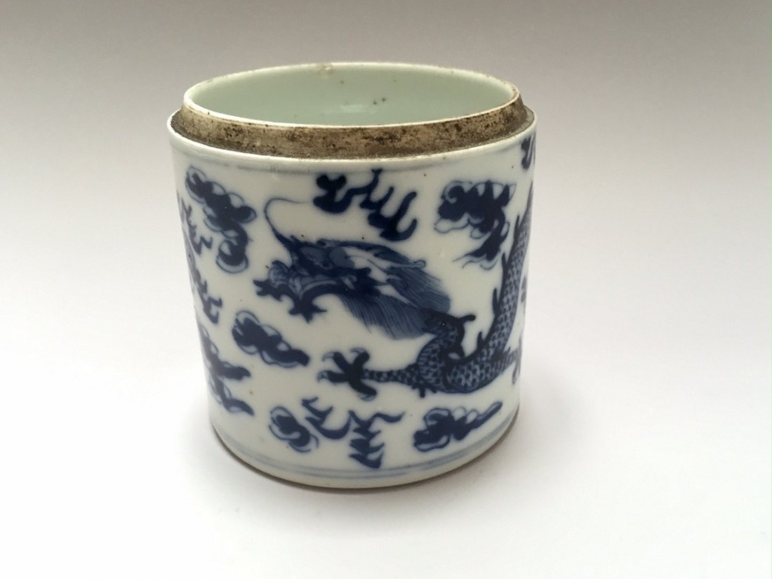 A CHINESE ANTIQUE BLUE AND WHITE CUP, 18TH CENTURY (1 of 5)