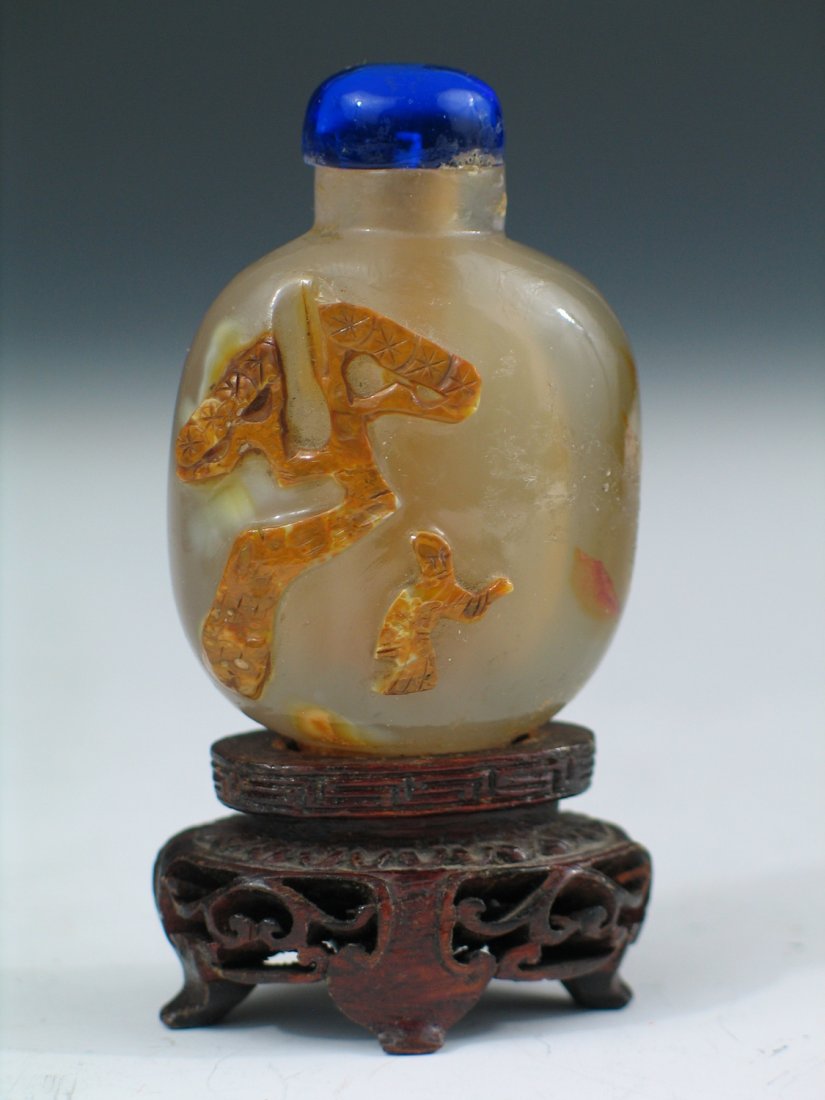 Chinese Carved Agate Snuff Bottle, 19th Century. (1 of 4)