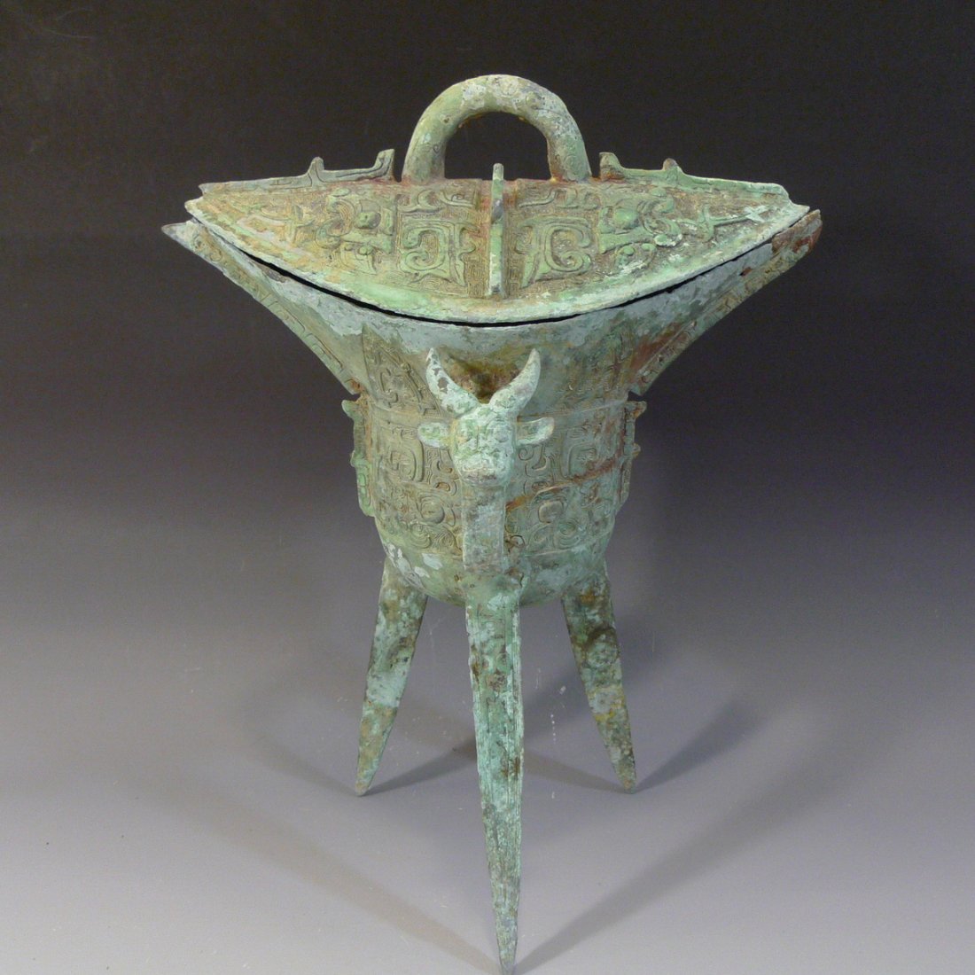 CHINESE ARCHAISTIC BRONZE JIAO SHANG STYLE: NO RESERVE ON THIS LOT! CHINESE ARCHAISTIC BRONZE JIAO SHANG STYLE. RARE WITH COVER. 37 CM TALL. PROVENANCE - PART OF AN AUSTRIAN GENTLEMAN'S COLLECTION