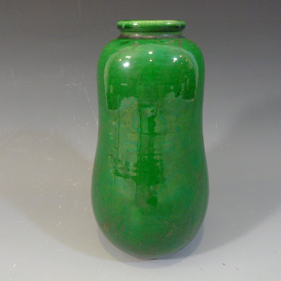 ANTIQUE CHINESE GREEN GLAZE PORCELAIN VASE 19TH CENTURY (1 of 7)