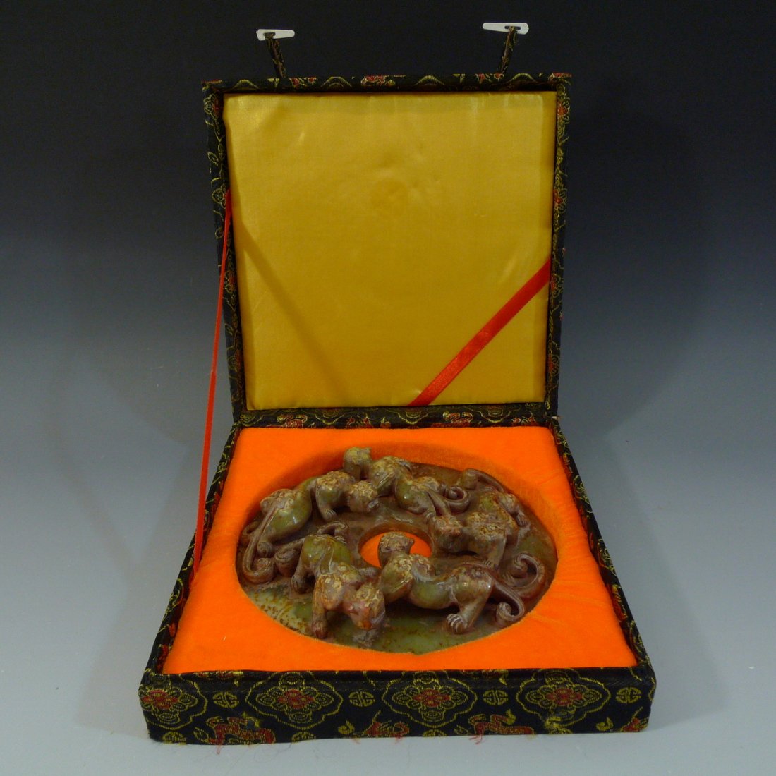 ANTIQUE CHINESE CARVED BI 19/20TH CENTURY: NO RESERVE ON THIS LOT! ANTIQUE CHINESE CARVED BI 19/20TH CENTURY. 17.5 CM WIDE. 800 GRAMS. PROVENANCE - ESTATE OF ALAN KATZ, COLORADO. WITH ORIGINAL RECEIPT FOR $650.