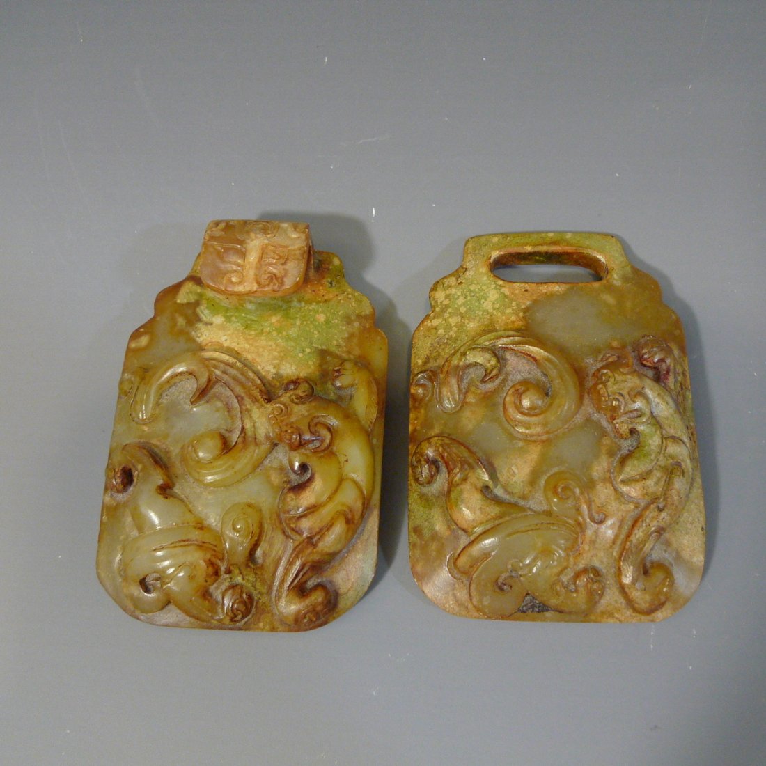 PAIR CHINESE ANTIQUE JADE BELT BUCKLE 19/20TH CENTURY: NO RESERVE ON THIS LOT! PAIR CHINESE ANTIQUE JADE BELT BUCKLE 19/20TH CENTURY. EACH IS 7.2 CM WIDE. 149 GRAMS. PROVENANCE - ESTATE OF ALAN KATZ, COLORADO.
