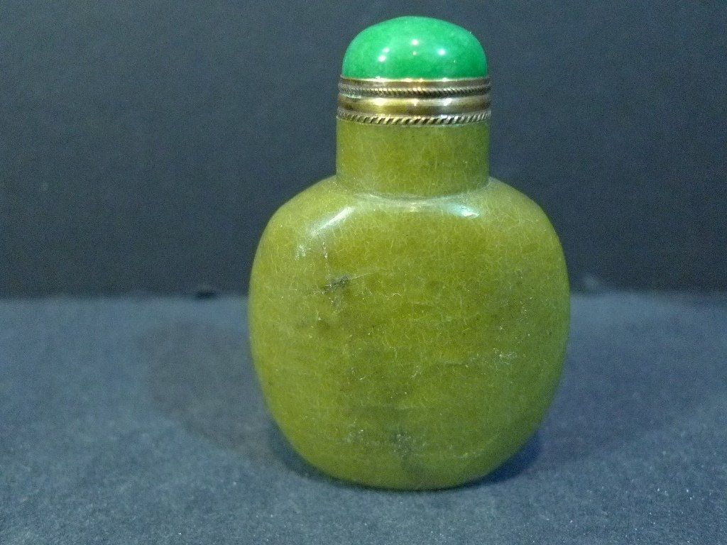 ANTIQUE CHINESE GREEN JADE SNUFF BOTTLE 19TH CENTURY (1 of 7)