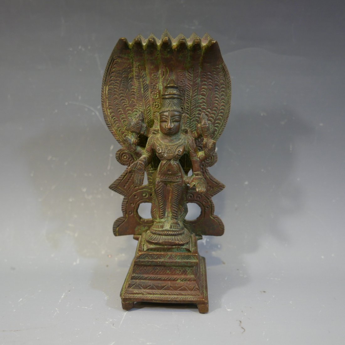 ANTIQUE INDIAN BRONZE FIGURE OF VISHNU - 19TH CENTURY (1 of 7)