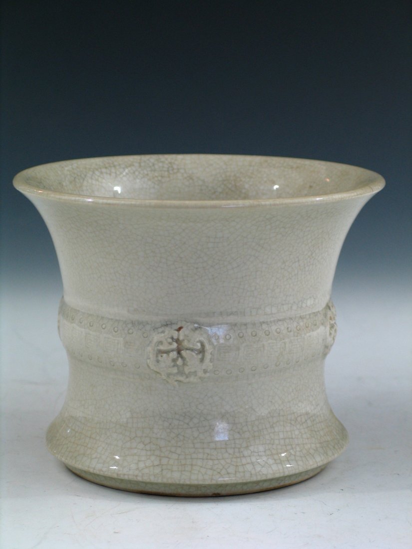 Chinese Ge Ware Porcelain Vase, Qing Dynasty. (1 of 6)