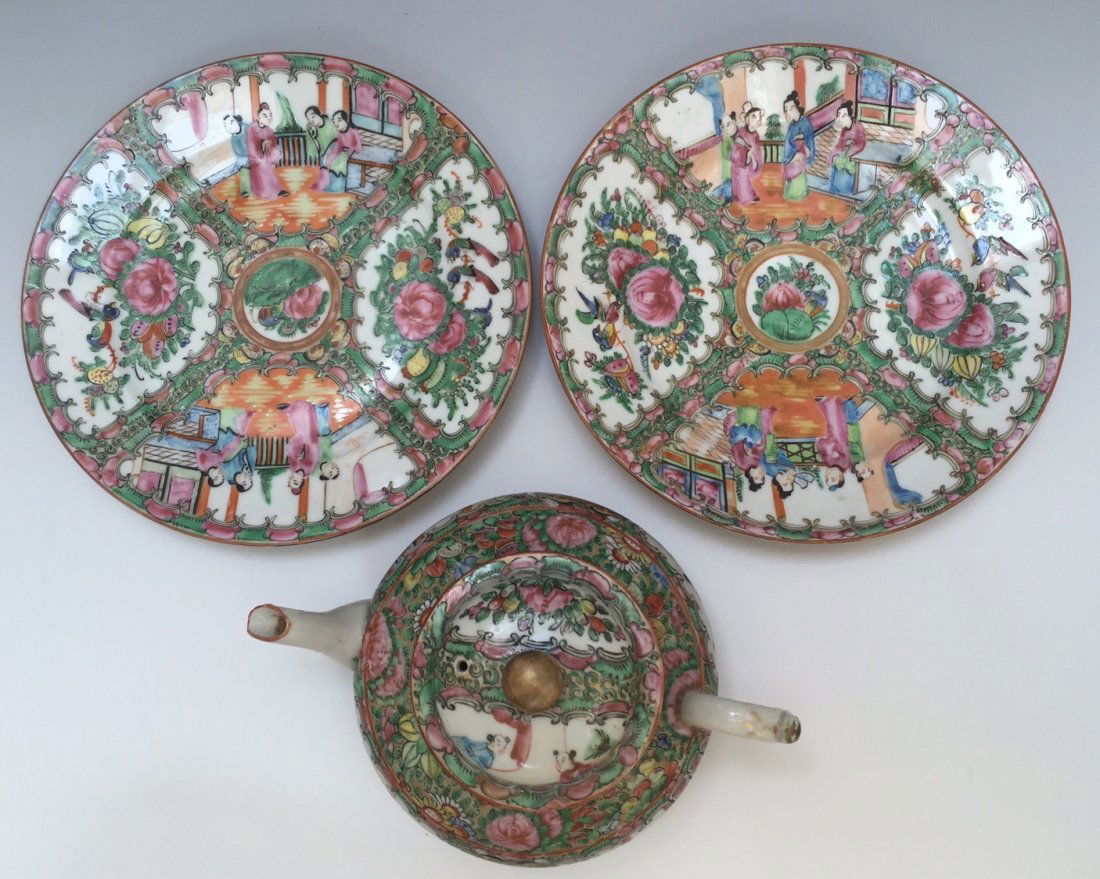 PAIR CHINESE ANTIQUE FAMILLE ROSE PORCELAIN DISH AND A: NO RESERVE ON THIS LOT! PAIR CHINESE ANTIQUE FAMILLE ROSE PORCELAIN DISH AND A TEAPOT 19TH. DISH W: H: 24.5cm, TEAPOT H:12.5cm