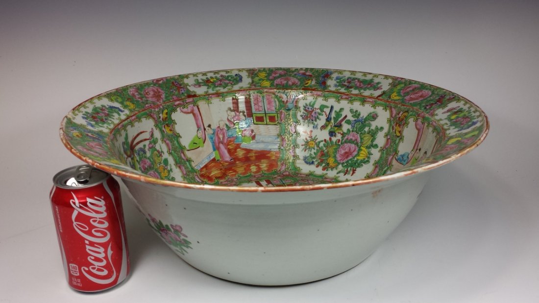 LARGE CHINESE EXPORT PORCELAIN ROSE MEDALLION BASIN (1 of 9)
