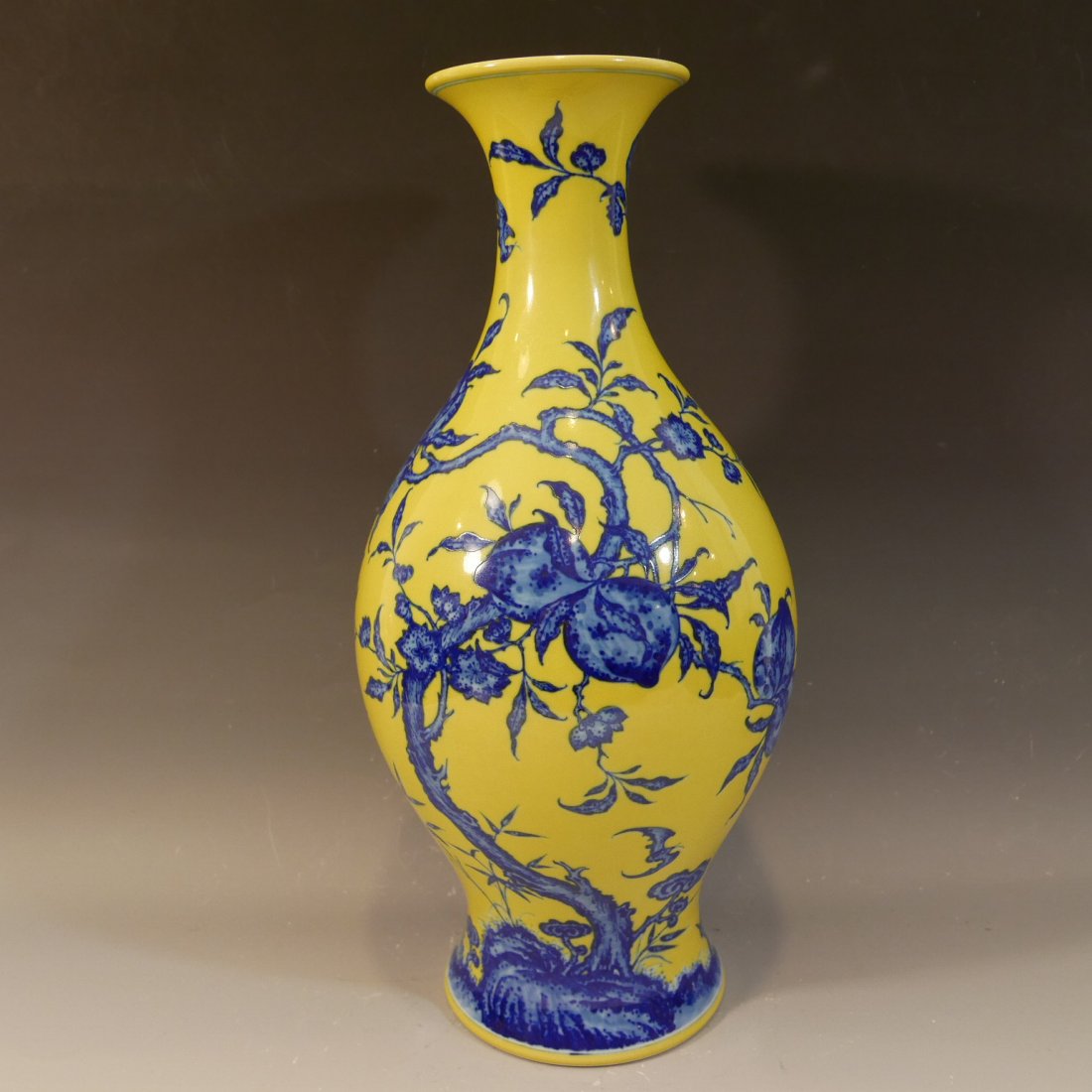 ANTIQUE CHINESE YELLOW GROUND BLUE WHITE VASE YONGZHENG (1 of 9)