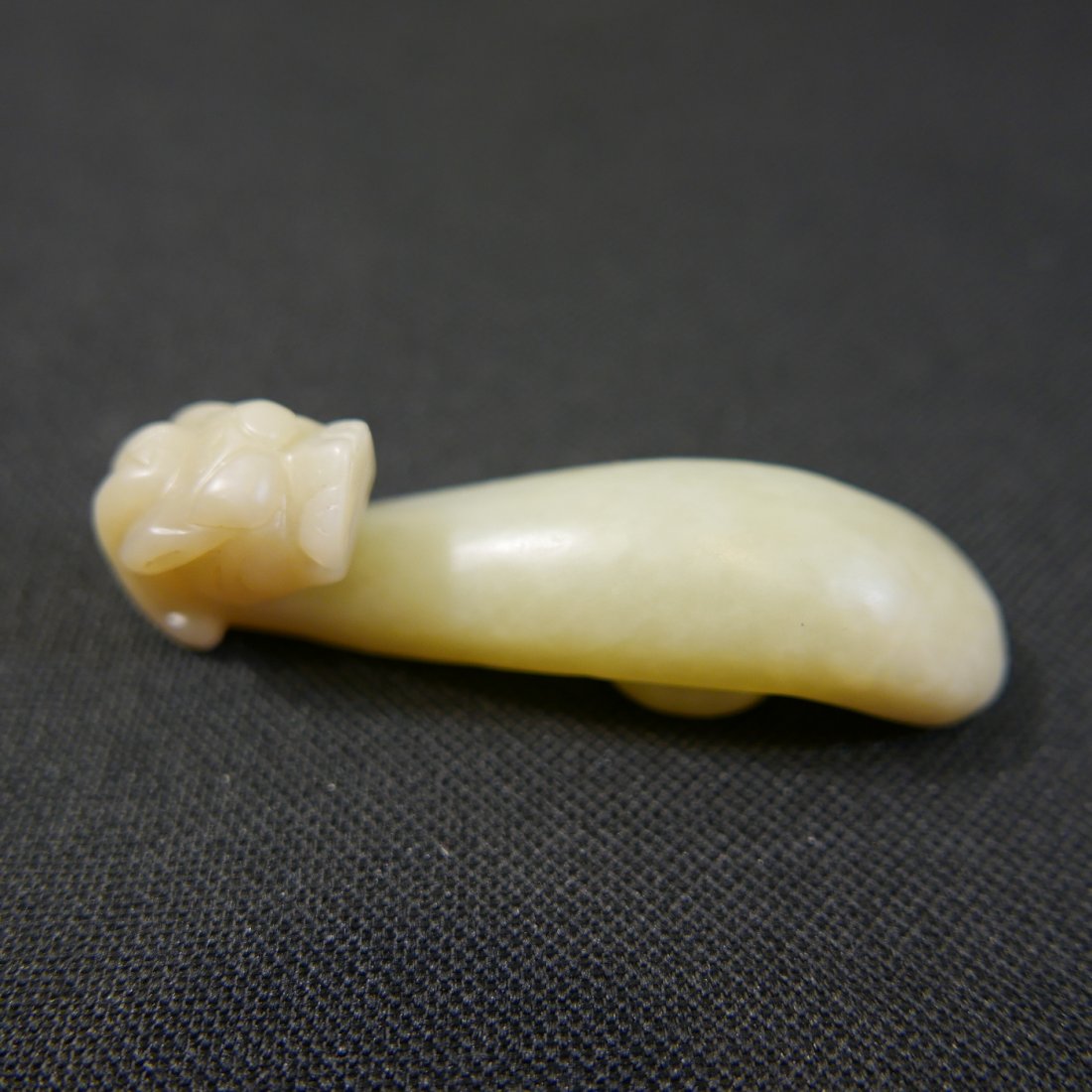 ANTIQUE CHINESE HETIAN JADE BELT BUCKLE - 19TH CENTURY (1 of 6)