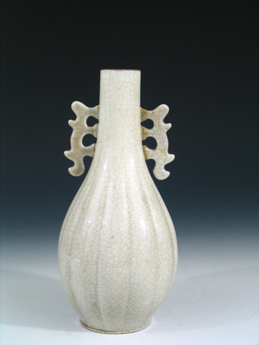 Chinese Ge Ware Porcelain Vase: Chinese Ge Ware Porcelain Vase. Ht 23 cm.
