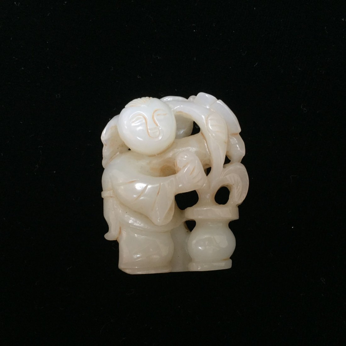 CHINESE ANTIQUE WHITE JADE CARVING: NO RESERVE ON THIS LOT! CHINESE ANTIQUE WHITE JADE CARVING H: 4.6mm